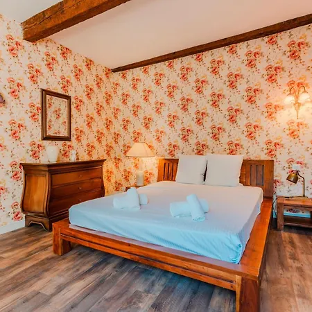 Apartment Clim-joyau Au Coeur De La Cite Medievale-ch