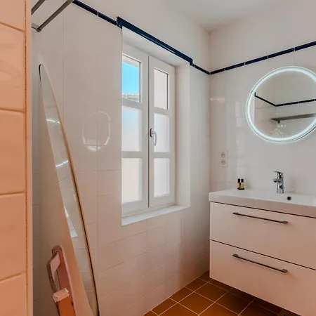 Apartment Clim-joyau Au Coeur De La Cite Medievale-ch